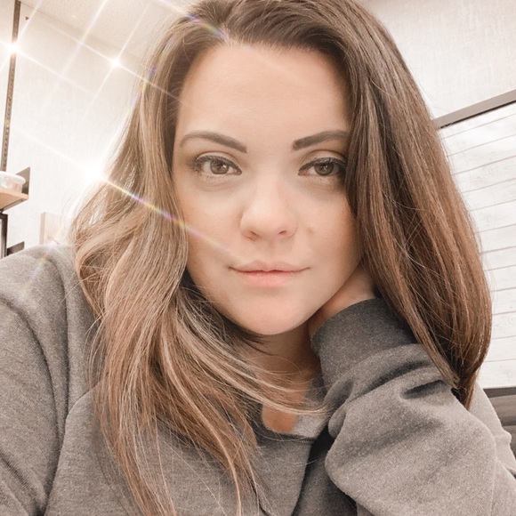 Meet your Posher, Chelsey - Picture 2 of 2